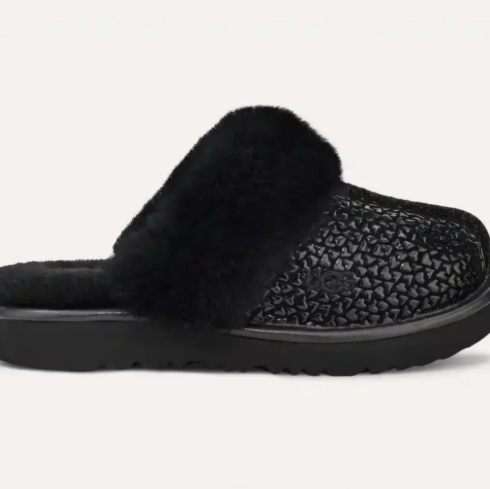 Ugg Cozy II Gel Hearts black  Big Kid slides size10 new